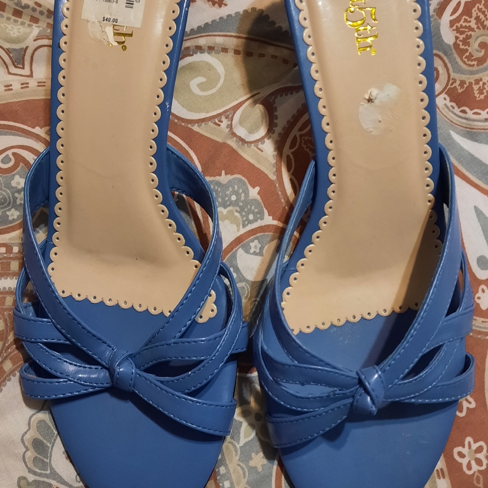 Women's shoes